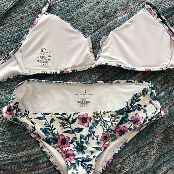 Aéropostale “Live Love Dream” M Multicolored Floral Bathing suit - Picture 4 of 4